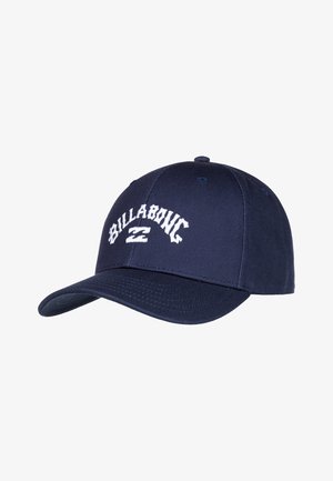 Granatowa czapka baseballowa z wygiękim daszkiem, z białym haftowanym logo "BILLABONG" oraz panelami z siatki dla wentylacji.