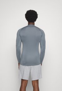 Nike Performance PRO - Hosszú ujjú felső - smoke grey/black