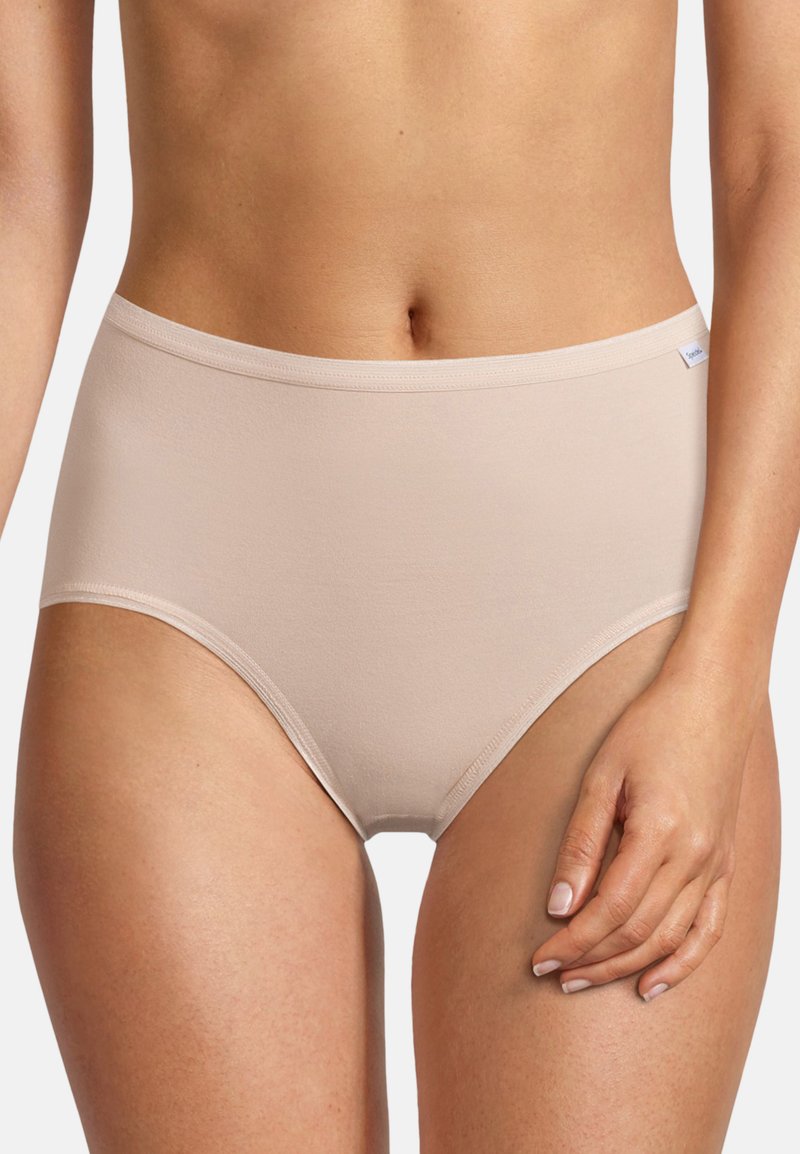 Brief beige a vita alta realizzato in un tessuto liscio e elasticizzato. Presenta un elastico in vita senza cuciture e un taglio classico per una copertura completa.
