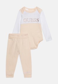 Ei valittu, sand grain