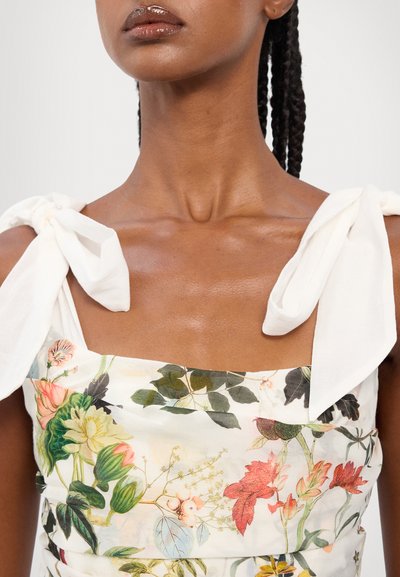 Alice + Olivia HAVEN MIDI DRESS - Vapaa-ajan mekko - blush kiss vanilla