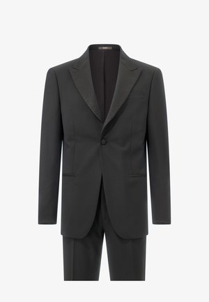 Czarny smoking z błyszczącym klapą, jednozatrzaskowe zapięcie, dwie przednie kieszenie i dopasowany krojem. Wykonany z gładkiego materiału o matowym wykończeniu.