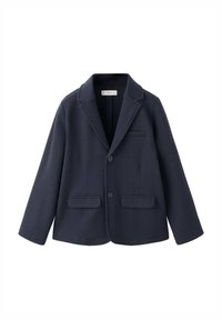 Blazer navy realizzato in tessuto strutturato, con revers ad intaglio, due tasche frontali e chiusura con un solo bottone. Design semplice con una linea moderna.