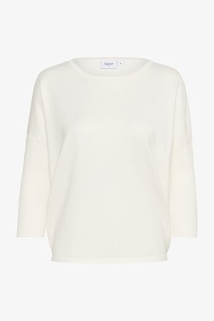 Pulover alb din tricot, cu decolteu rotund, umeri lăsați, mâneci de lungime trei sferturi și tiv cu nervuri. Eticheta indică „Saint” și mărimea „M.”