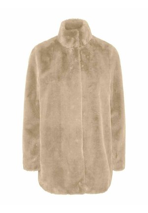 Beige nep-bontjas met een hoge kraag, lange mouwen en een rechte snit. Zachte textuur en geen zichtbare sluitingen of patronen.