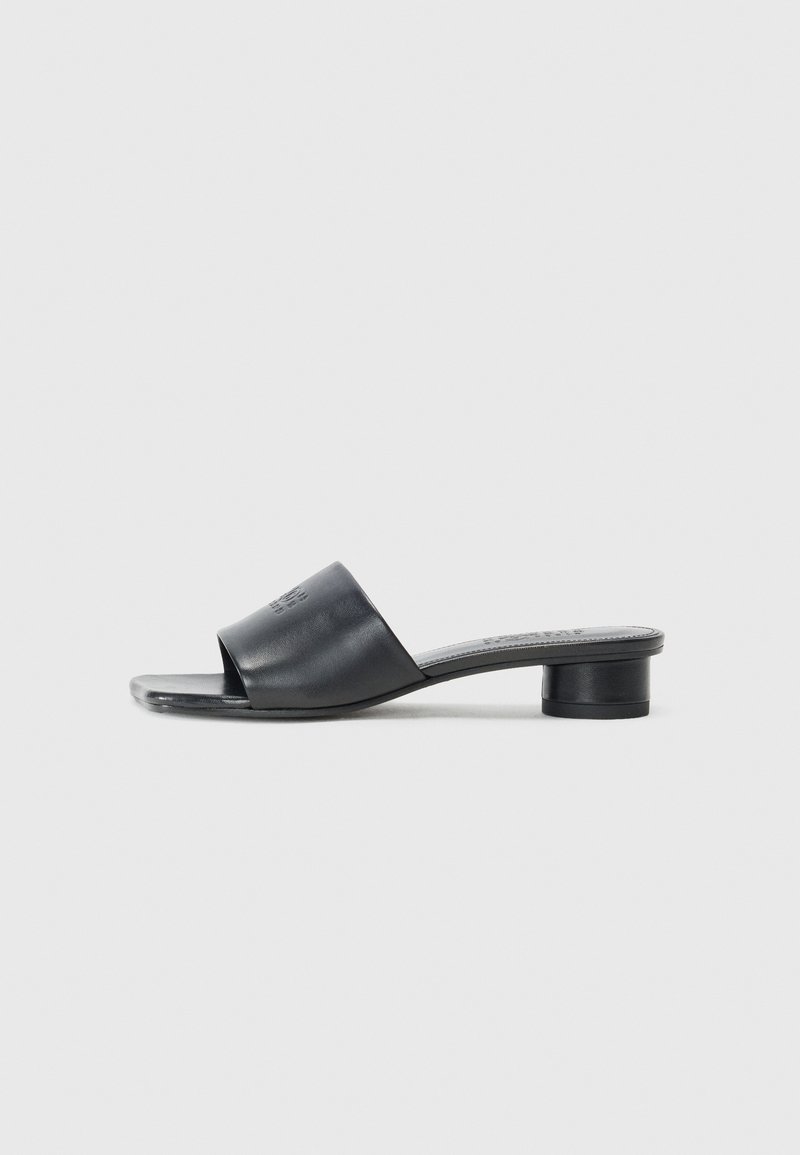 MM6 Maison Margiela Šľapky na opätku - black