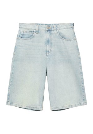 Világoskék farmer rövidnadrág övbújtatókkal, elöl gombbal, cipzárral és két első zsebbel, fehér háttéren, laposan elhelyezve.
