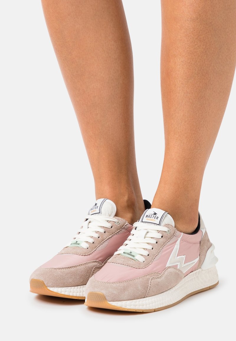 MOA - Master of Arts Sneakers - pink