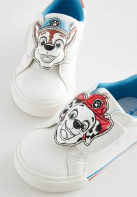Next DOUBLE STRAP - Matalavartiset tennarit - paw patrol white