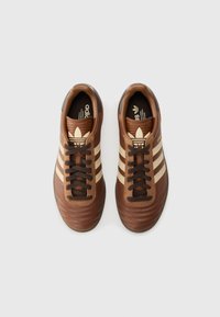 adidas gazelle silver green womens ADIDAS ORIGINALS Samba JP Schwarze Sneakers für Damen und Herren – Pavidas main image 1