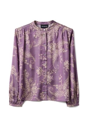 Blouse à manches longues violette avec motif floral cachemire beige, encolure arrondie, devant boutonné et poignets froncés.