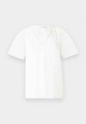 Λευκή μπλούζα κοντομάνικη με χαλαρή V-neck, με φουσκωτά μανίκια και λεία υφή. Απλός, μοντέρνος σχεδιασμός χωρίς μοτίβα ή διακοσμήσεις.