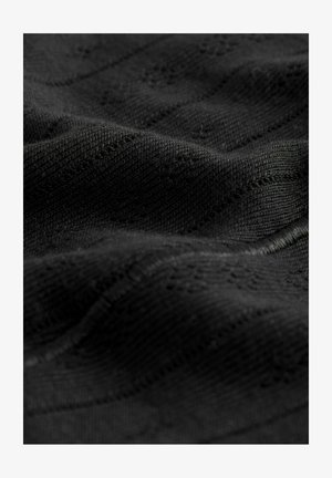 Schwarzer Textilstoff mit einem wellenförmigen Muster, das leichte Variationen in der Fadendicke und ein weiches, gestricktes Aussehen aufweist.