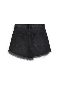 Shorts in denim nero con orlo sfilacciato, vita media e due tasche posteriori. Design semplice con linee pulite e senza elementi di ferramenta visibili.