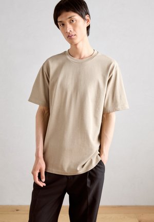Lindbergh O-NECK TEE OVERSIZE S/S - Βασικό μπλουζάκι - stone