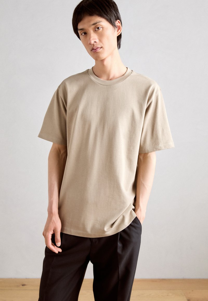 Lindbergh O NECK TEE OVERSIZE - Basic póló - stone