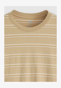 Niewybrane, bright white