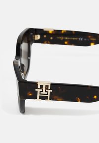 Tommy Hilfiger Sunglasses - havana