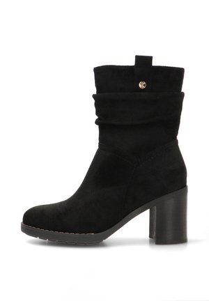 SOFIA - Botines con plataforma - black