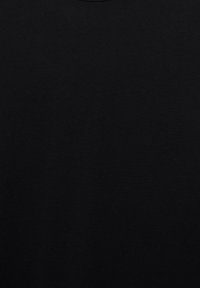 Solid sort tekstureret stof med subtilt vævet mønster og mindre variationer i skygger.