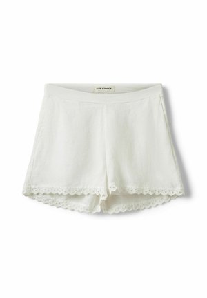 Hvide dameshorts med bølget blonderkant forneden og bred linning, lavet af let stof.