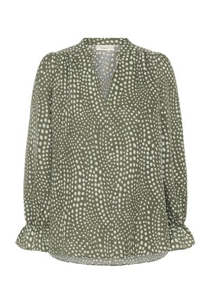 Groene blouse met lange mouwen, witte onregelmatige polkadots, V-hals, geplooide schouders en ruches aan de manchetten.