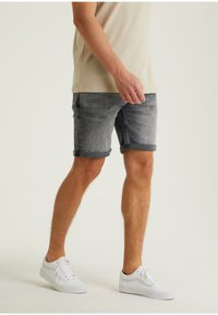 CHASIN' EGO.S SAGAN - Shorts di jeans - grey