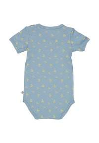 Jasnoniebieski, prążkowany kombinezon z krótkim rękawem w wzór bananów. Posiada zaokrąglony dekolt oraz zapięcie na zatrzask u dołu, co ułatwia zakładanie.