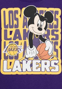 Outerstuff NBA TEAMS DISNEY GRAPHIC UNISEX - Sporto klubų atributika - court purple