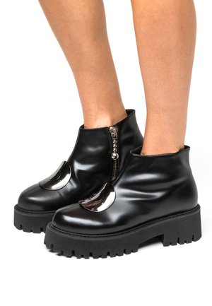 SUÈI WITH LOGO - Ankle boots - black