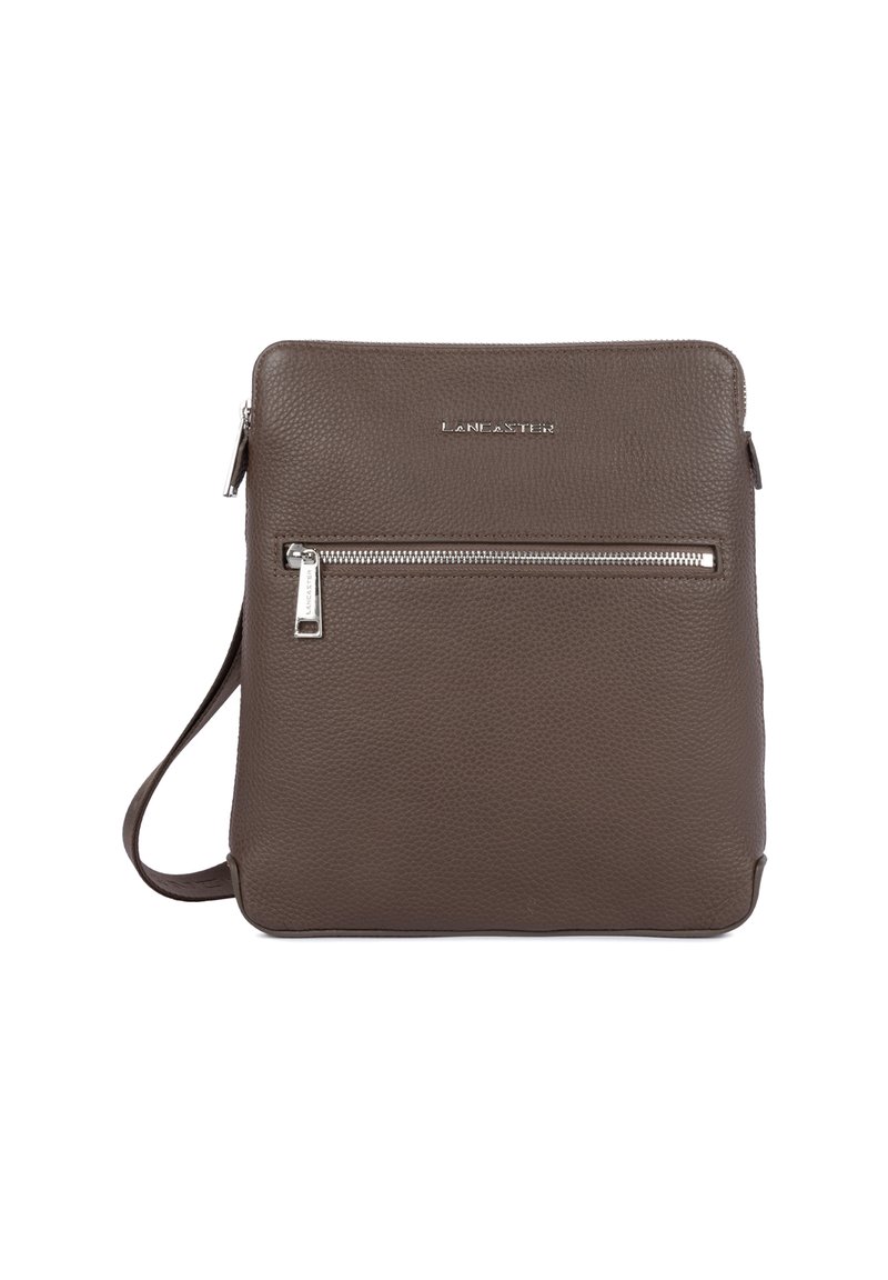 Borsa a tracolla in pelle marrone con superficie testurizzata, tasca frontale con zip, tracolla regolabile e branding discreto.