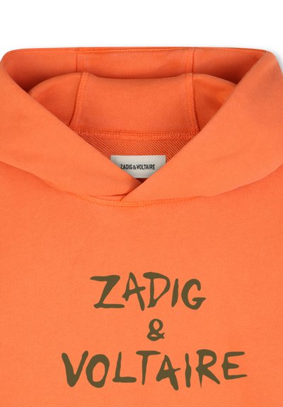 Sweat à capuche en coton orange avec cordon de serrage. Présente un logo en vert foncé affichant « ZADIG & VOLTAIRE » centré sur le devant.