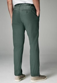 Next STRAIGHT REGULAR FIT zielony