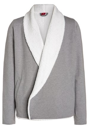 Veste en polaire grise avec un col châle sherpa blanc épais et deux poches latérales, conçue pour la chaleur et le confort.
