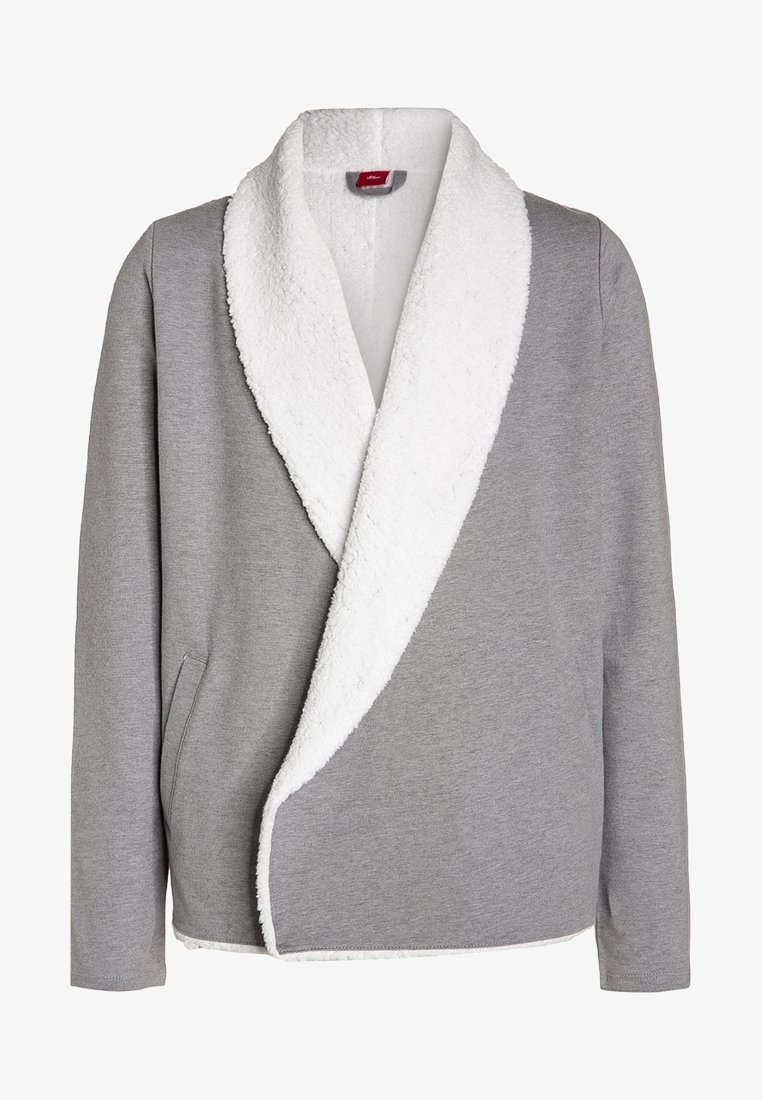 Veste en polaire grise avec un col châle sherpa blanc épais et deux poches latérales, conçue pour la chaleur et le confort.