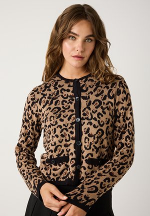 More & More Vest - leo jacquard