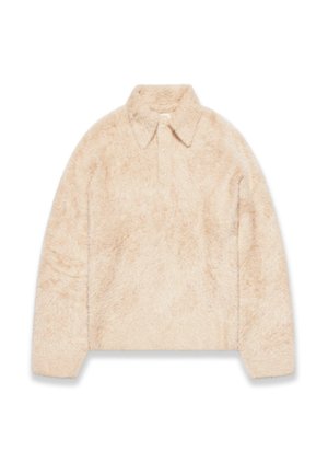 Flauschiger beiger Pullover mit Kragen, der eine Knopfleiste, eine weiche Textur und ein verkürztes Design aufweist. Minimalistisches Markenlogo am Saum.