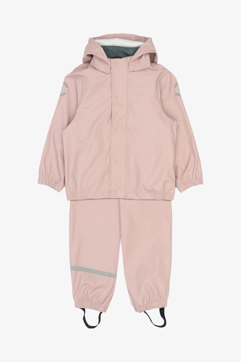 Conjunto de chaqueta y pantalones impermeables para niños en color rosa claro, con capucha, cierres a presión, puños elásticos, tiras reflectantes y correas ajustables para los pies.