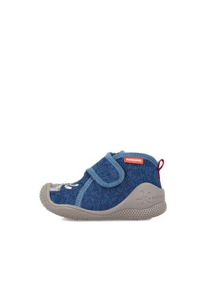 Scarpa per bambini in tessuto blu con fascia in Velcro, suola gommata grigia e design ricamato colorato sul davanti. Accento rosso sul tallone.