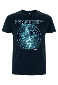 Czarna bawełniana koszulka z napisem "JESTEM WART" w pogrubionej białej czcionce, z niebieską grafiką przedstawiającą młot i błyskawicę.