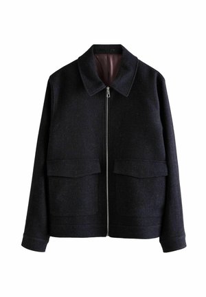 Donkere wollen jack met kraag, voorzijde met ritssluiting, twee grote klepzakken en een gestructureerde stof. Binnenvoering in een contrasterende kleur.