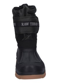 Schwarz wasserfesten Stiefel mit einem Obermaterial aus Stoff, Gummisohle, verstellbarem Riemen und strukturiertem Finish. Mit dem Logo "RAW TERRAIN" auf dem Riemen.