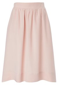 Vaaleanpunainen A-linjainen hame, jossa on kerätty vyötärö ja leveä helma, polven mittainen, valmistettu pehmeästä kankaasta.