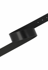 Zwarte leren riem met een gladde textuur, minimalistisch ontwerp en afgeronde uiteinden. Bevat gelijkmatig verdeelde gaten langs de riem voor aanpassing.