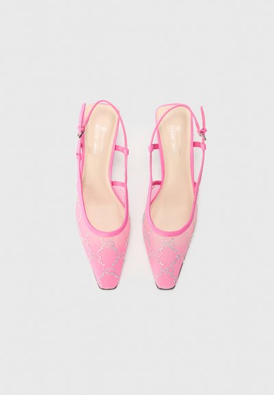 Call it Spring AMOURA Classic heels