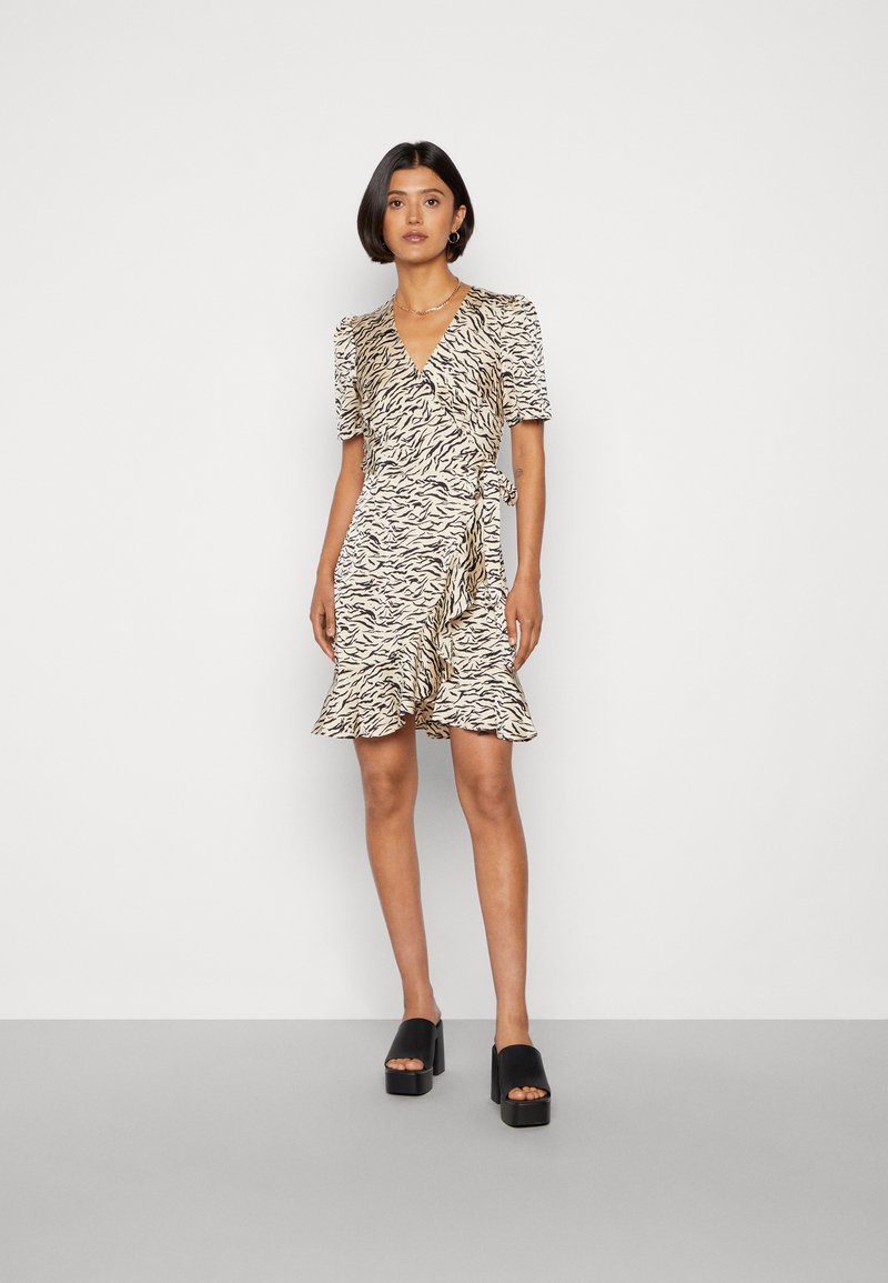 Pieces PCJULIET WRAP DRESS Day dress beige/black/beige Zalando.ie