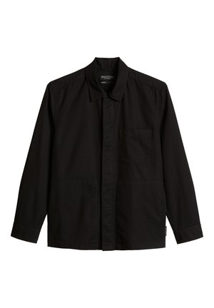 Chemise noire à manches longues avec col, poche poitrine et boutonnage sur le devant, étalée à plat sur fond blanc.