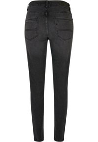 Jeans de denim negro con un ajuste slim, que cuentan con dos bolsillos traseros y pasadores para cinturón. La tela tiene un acabado liso y ligeramente texturizado.