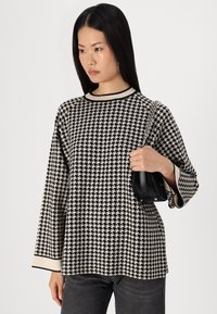 Object OBJESTER - Jumper - sandshell/black