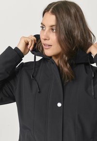 Ellos Plus collection LONA - Korte frakker - schwarz